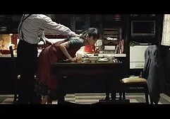 มือที่สามกับก้นอยู่ในห้องครัว ค ริ ป วีดีโอ โป้